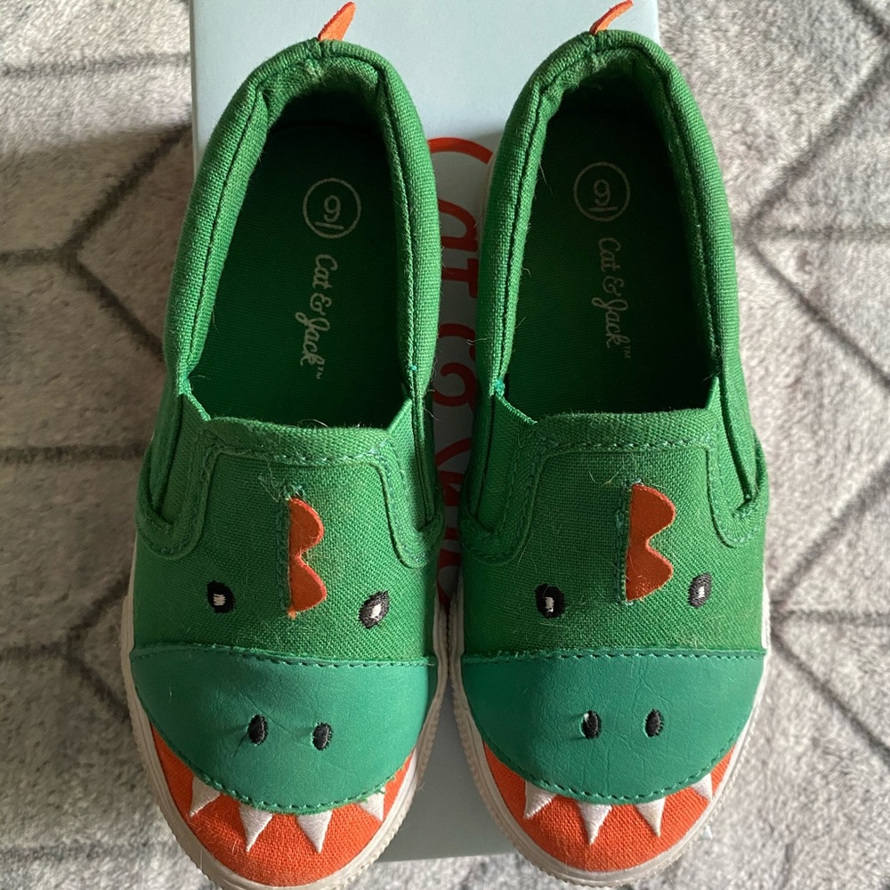 Toddler boys slip on shoes sz 9